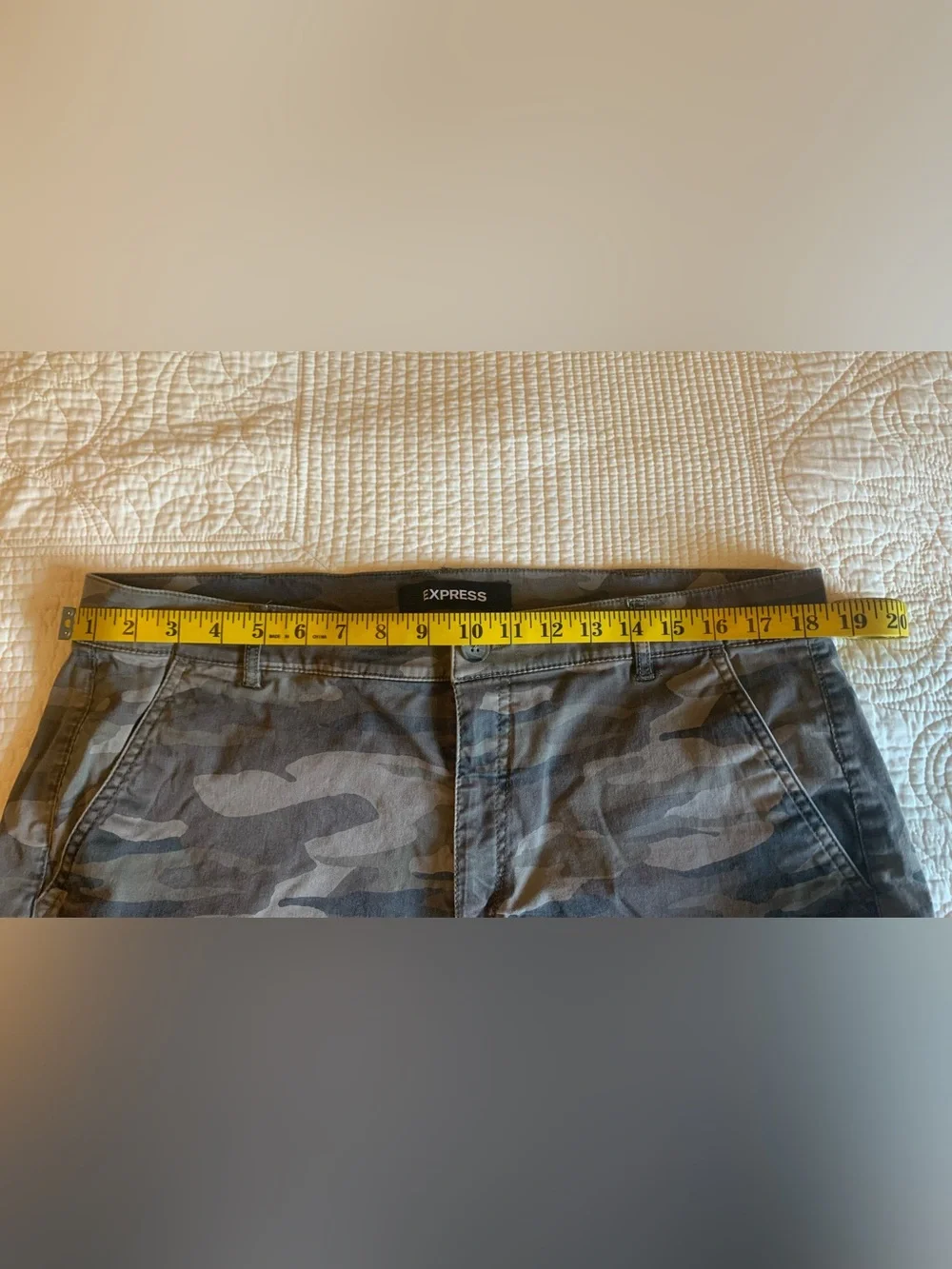 Express Camouflage Mid-Rise Shortie Shorts